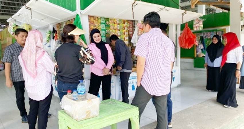 Kunjungan Komisi II Deprov Gorontalo meninjau harga beras di sejumlah pasar tradisional.