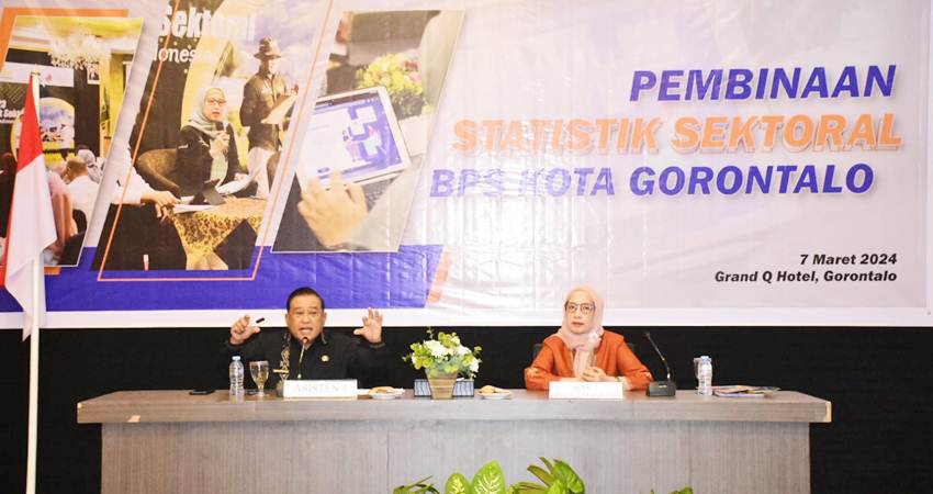 Plh Sekda Kota Gorontalo, Arifin Mohamad ketika memberikan sambutan sekaligus membuka kegiatan pembinaan statistik sektoral Kota Gorontalo tahun 2024 yang diselenggarakan Badan Pusat Statistik (BPS) Kota Gorontalo, Kamis (7/3/2024). (Foto: Prokopim)