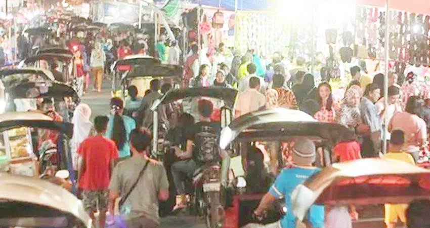 Pasar Senggol pada Ramadan tahun sebelumnya.