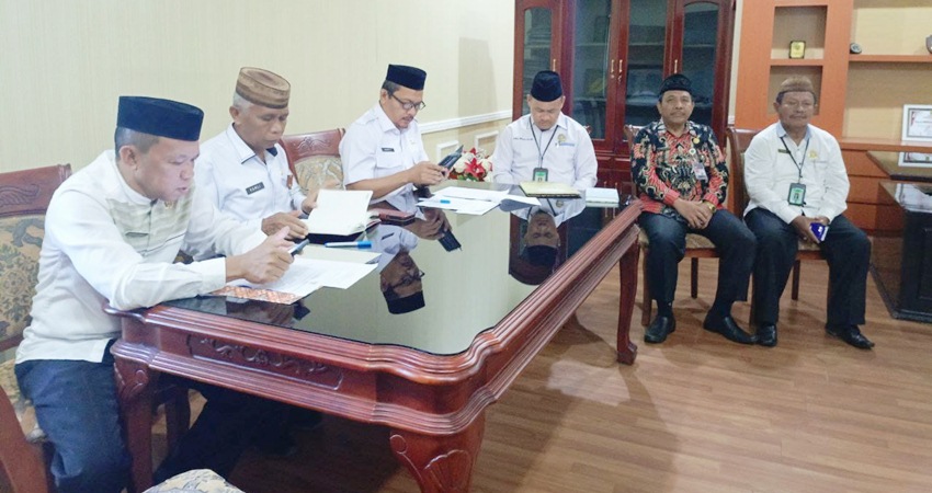 RAPAT. Suasana pembahasan nilai zakat fitrah yang ditetapkan oleh pemeirntah daerah bersama dengan kemenag kabgor dan Baznas
