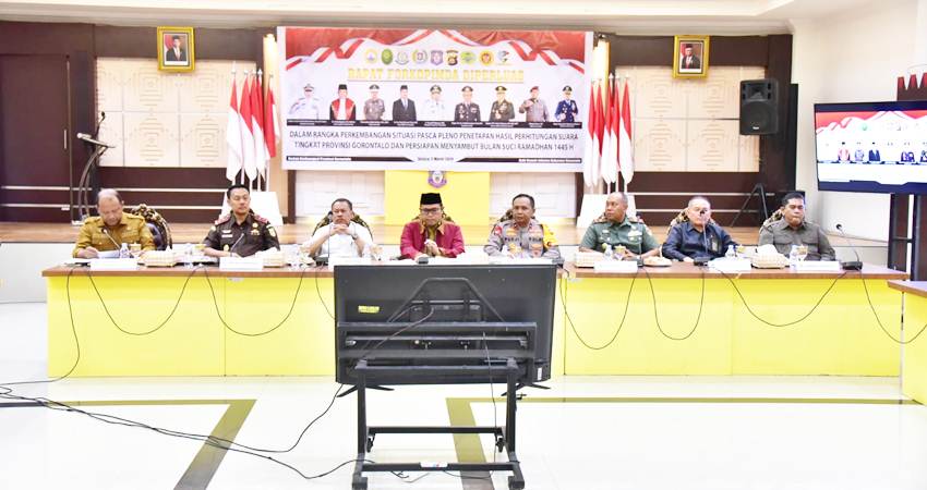 Suasana rapat Forkopimda diperluas yang dipimpin Pj Gubernur Ismail Pakaya. di aula rumah jabatan gubernur, Selasa (5/4). (Foto : Fikry/pemprov).