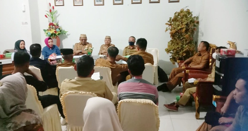 Rapat terkait pembahasan pengelolaan Pantai Minanga ol3h Komisi 3 DPRD Gorut bersama pihak terkait.