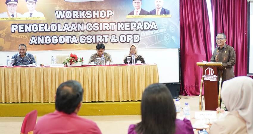 Sekda Kota Gorontalo, Ismail Madjid ketika memberikan sambutan sekaligus membuka workshop CSIRT, Kamis (29/2/2024). (Foto: Prokopim)