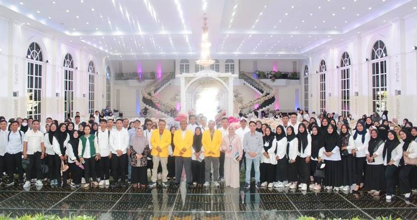 UT GorontaLo Maksimalkan Pemberian Materi, UT Gorontalo Gelar OSMB dalam Tiga Sesi Universitas Terbuka (UT) Gorontalo menggelar Orientasi Studi Mahasiswa Baru (OSMB). Kegiatan ini dibagi dalam tiga sesi. (Foto: Dok. UT Gorontalo)