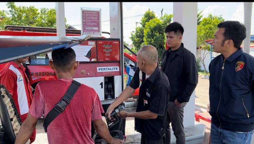 Personel Unit Tipidter, Satuan Reskrim Polres Pohuwato melakukan pengecekan serta pemeriksaan dan memberikan himbauan kepada pihak SPBU, agar tidak melakukan praktik kecurangan yang dapat merugikan masyarakat.