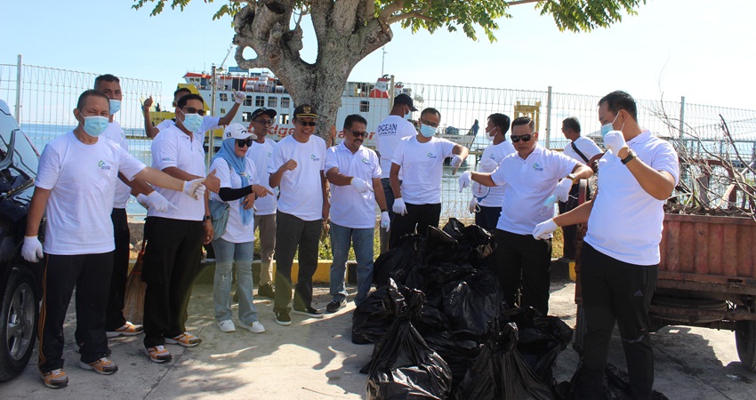 Ocean Clean Up Day, Cara ASDP Cabang Luwuk Peringati HUT PT.ASDP Indonesia Ferry ke 51