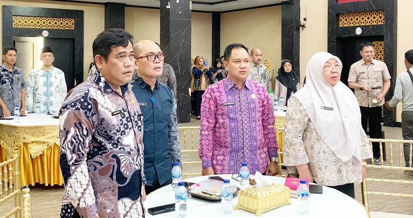 Sekwan DPRD Kota Gorontalo saat menghadiri sosialisasi tata kelola Aparatur Sipil Negara (ASN) oleh Kementerian Aparatur Sipil Negara (KASN), dilingkungan Pemerintah Kota Gorontalo, Jum'at (19/4/2024). (F. Istimewa)