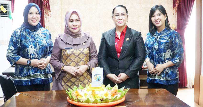 Manajemen Aston Gorontalo Hotel & Villas, bersama PJ Bupati Gorontalo Utara dan Ketua DPRD Gorontalo Utara (F. Istimewa)