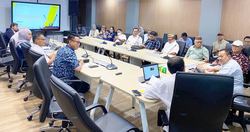 Badan anggaran (Banggar) Deprov yang dipimpin langsung Ketua Deprov Paris Jusuf saat berkonsultasi ke Dirjen Minerba, Kementerian ESDM, pekan lalu.