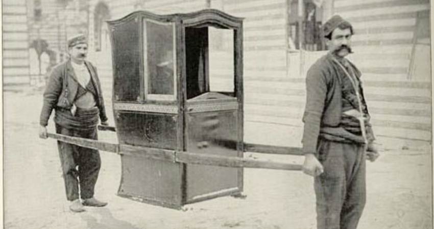 Sejarah istilah sedan saat di zaman Mesir kuno.--