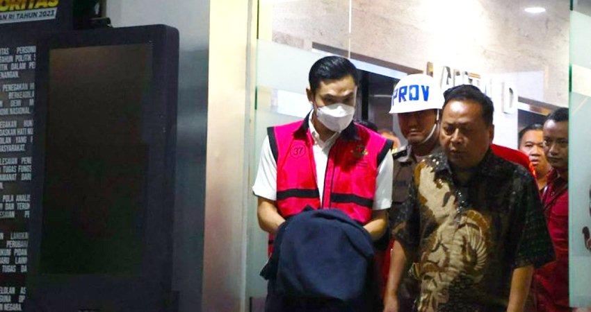 Harvey Moeis ditetapkan sebagai tersangka oleh Kejaksaan Agung atas dugaan kasus korupsi PT Timah Tbk. ---