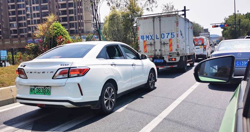 Dahlan Iskan mencoba berbagai merek mobil listrik di Tiongkok --