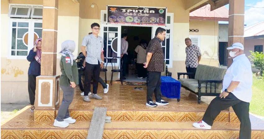 Kunjungan Komisi II Deprov Gorontalo memantau aktifitas UMKM saat Ramadan, Kamis (5/4). (Pendamping)