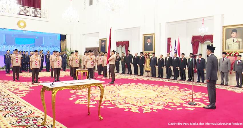KWARNAS PRAMUKA : Presiden Joko Widodo saat mengukuhkan pengurus Kwarnas Pramuka periode 2023-2028 di Istana Negara, Jumat (5/4). (foto : tangkapan layar/biro pers)