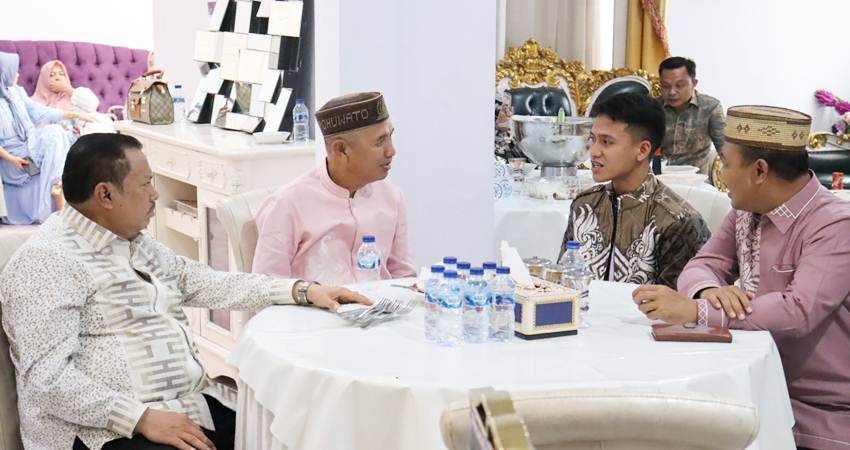 Ketua Deprov Gorontalo Paris Jusuf menerima kunjungan silaturahmi Bupati Pohuwato dan Juara 1 D’Academy Ke-6 Indonesia, Hariyanto Tuna.