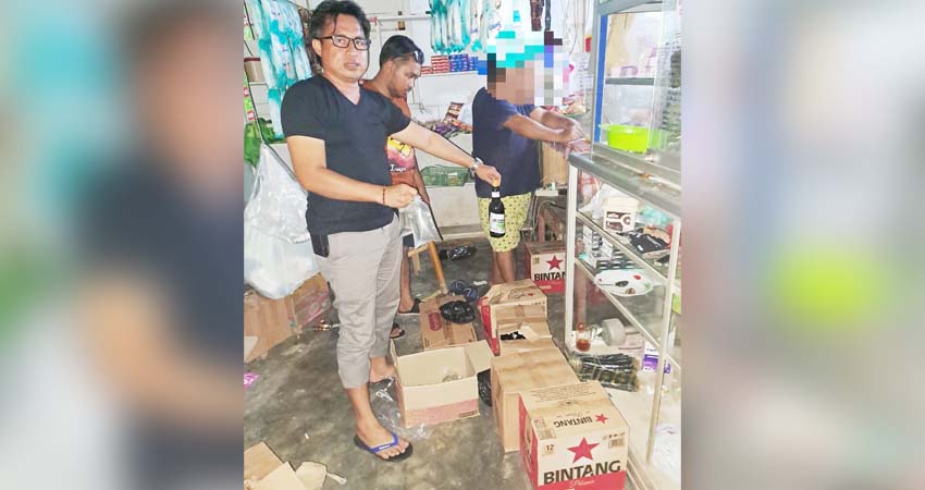 Kasat Narkoba Polres Gorontalo, Iptu Sucipto Amboy,S.H memimpin langsung operasi peredaran minuman keras (Miras) di wilayah Kabupaten Gorontalo.