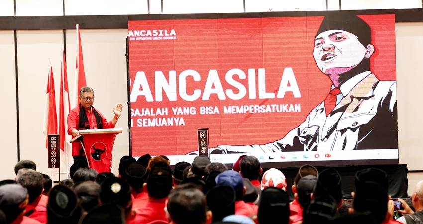 Sekretaris Jenderal DPP PDI Perjuangan Hasto Kristiyanto menghadiri rapat koordinasi yang digelar oleh Dewan Pengurus Cabang (DPC) Majalengka, Jawa Barat, Sabtu (27/4). Foto: PDIP