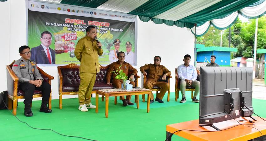 HADIR. Wakil Bupati Hendra Hemeto saat membuka kegiatan gerakan pangan murah yang dilaksanakan di Food Court Limboto kemarin.