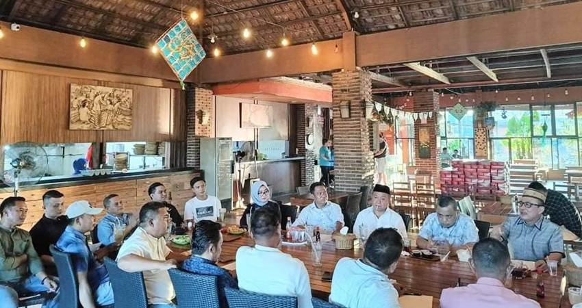 Pertemuan Partai Peraih Kursi di DPRD Kabupaten Gorontalo membahas tentang alat kelengkapan dewan (AKD), Sabtu (13/4). (foto : istimewa)