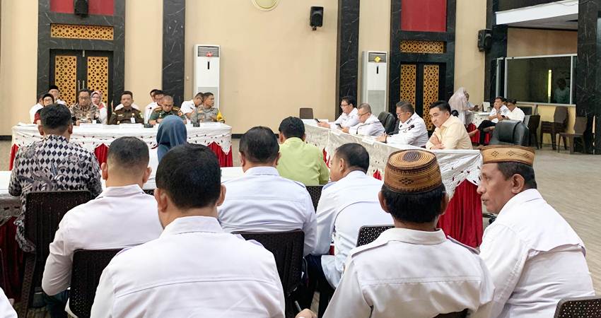 Rapat Forkompinda yang dihadiri langsung oleh Ketua DPRD Kota Gorontalo, Hardi Sidiki, Rabu (3/4/2024) (F. Diyanti/Gorontalo Post)