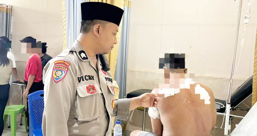 RSA yang merupakan warga Kelurahan Bugis, Kecamatan Dumbo Raya, Kota Gorontalo mendapatkan perawatan medis setelah menerima tujuh luka tikaman senjata tajam. (Sajam).