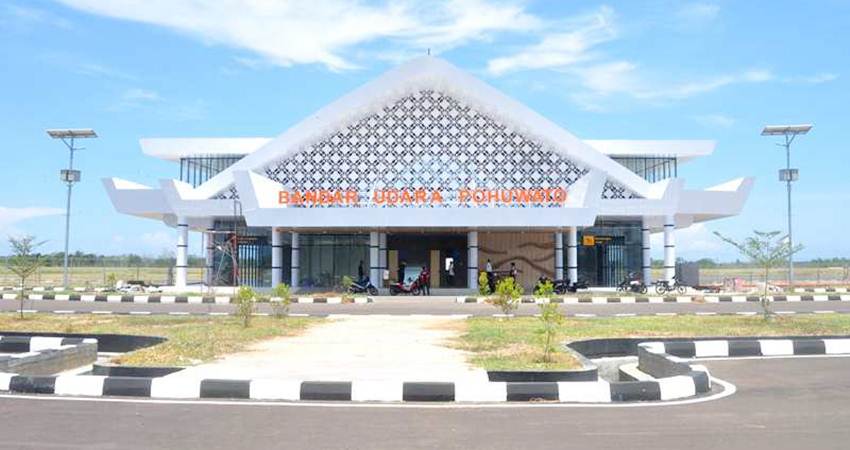 SIAP DIRESMIKAN : Bandara Pohuwato, di Desa Imbodu, Kecamatan Randangan, Pohuwato, yang rencananya diresmikan Presiden Joko Widodo, Senin mendatang. (foto : haris/pemprov)
