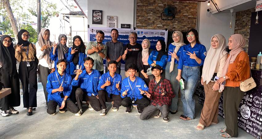 Talkshow Bisik, Cara Mahasiswa Komunikasi UNG Bahas Perkembangan Jurnalistik