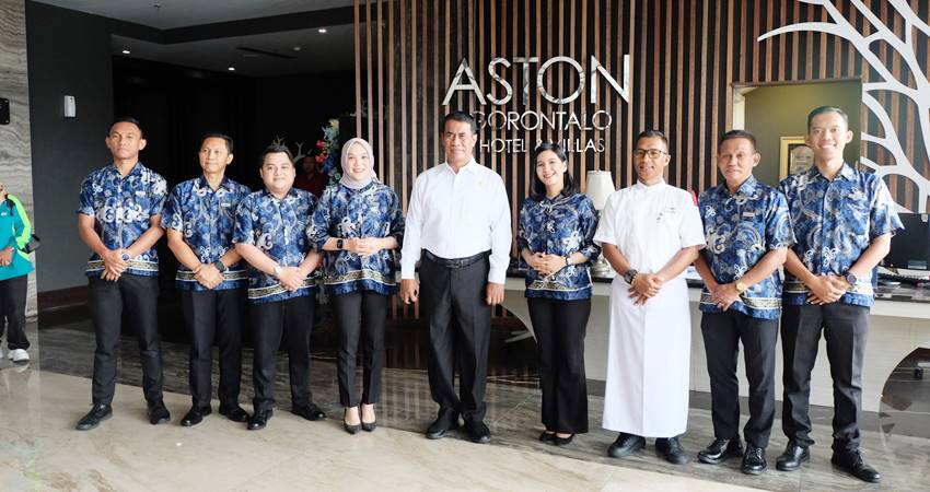 Menteri Pertanian bersama Manajemen ASTON Gorontalo Hotel & Villas. (F. Istimewa)