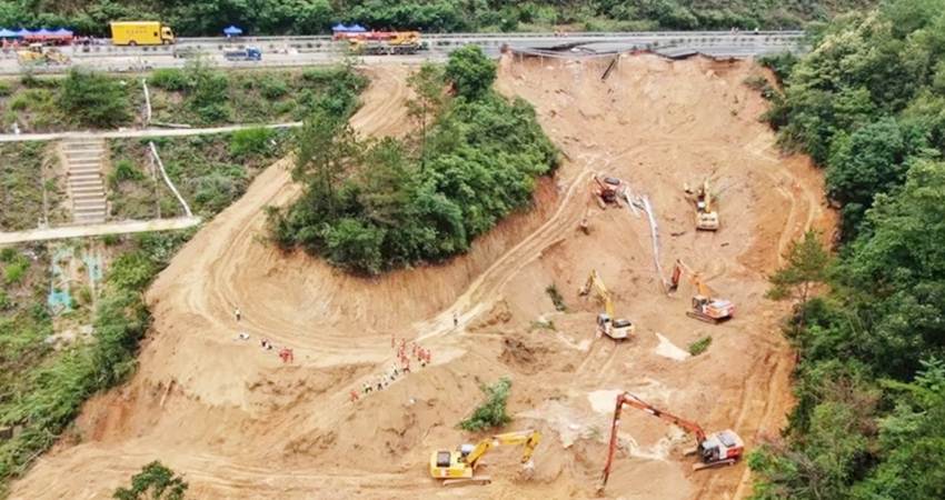 Tol Meizhou menuju Xiamen yang longsor.--