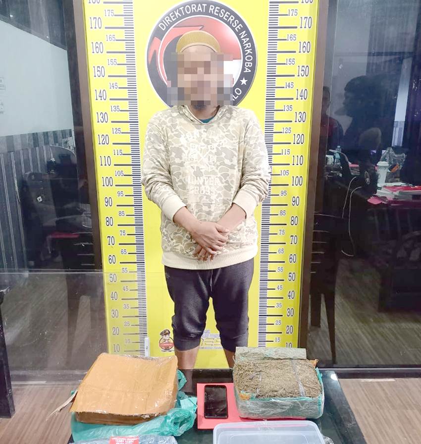 Salah seorang masyarakat Kota Gorontalo ditangkap oleh Direktorat Narkoba Polda Gorontalo, atas dugaan kepemilikan ganja.