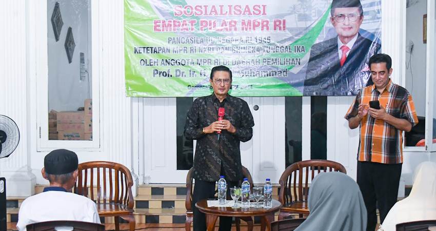 Wakil Ketua MPR Fadel Muhammad saat menjadi narasumber acara Sarasehan Kehumasan MPR RI Menyapa Sahabat Kebangsaan dengan tema 'Membangun Keharmonisan dan Stabilitas Pasca Pemilu', Rabu (17/4). Foto: Dokumentasi Humas MPR RI