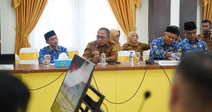 Sekda Kota Gorontalo, Ismail Madjidpada raat Forkopimda yang digelar Pemprov Gorontalo, Senin (20/5/2024). (Foto: Prokopim)