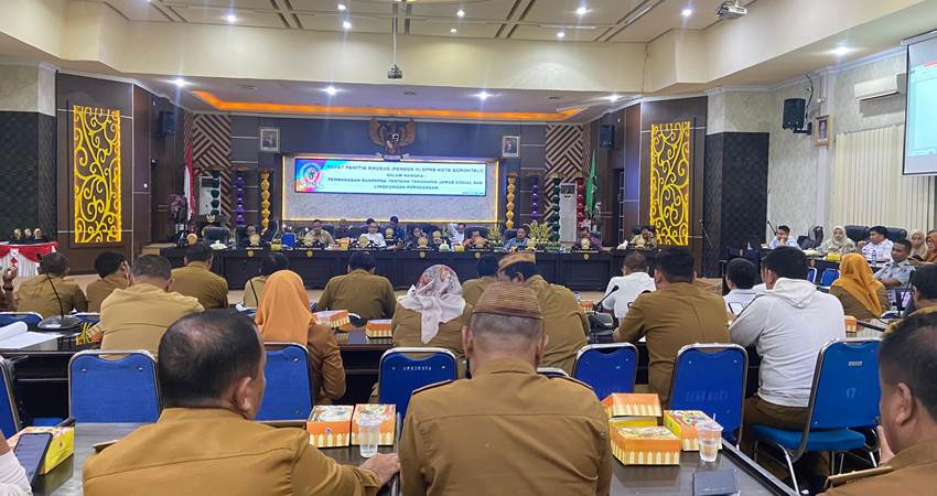 Rapat pansus II DPRD Kota Gorontalo bersama Pemkot dalam membahas Ranperda tanggung jawab sosial dan lingkungan perusahaan, Senin (27/05/2024). (F. Diyanti/Gorontalo Post)