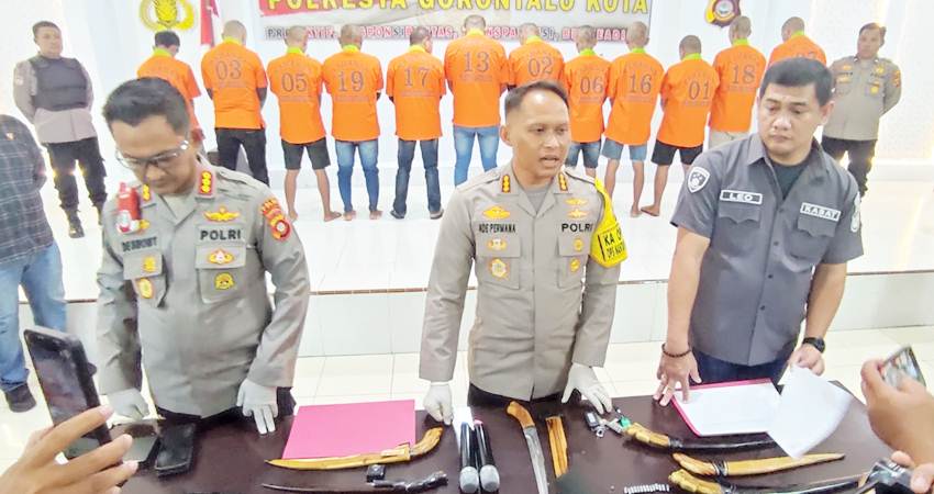 Kapolresta Kota Gorontalo,Kombespol Dr.Ade Permana,S.I.K,M.Si saat jumpa pers, Selasa (14/05/2024)(Foto Natha/Gorontalo Post).