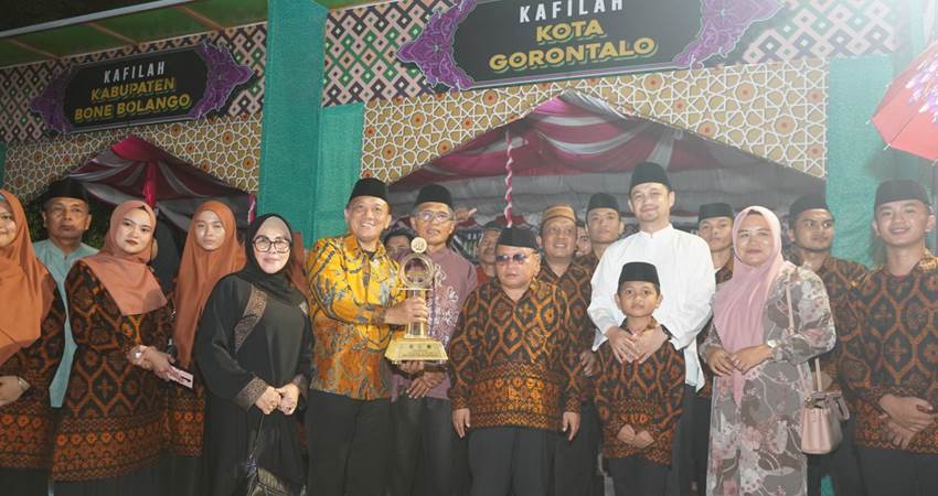 Foto bersama Wakil Wali Kota Gorontalo, Ryan F. Kono, Sekda Kota Gorontalo, Ismail Madjid dengan delegasi Kota Gorontalo pada ajang MTQ tingkat provinsi tahun 2024. (Foto: Prokopim)