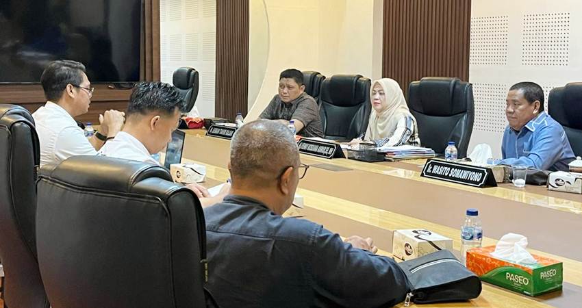 Komisi II Deprov Gorontalo saat melakukan pertemuan dengan SBM Pertamina, Gorontalo, Senin (27/5).