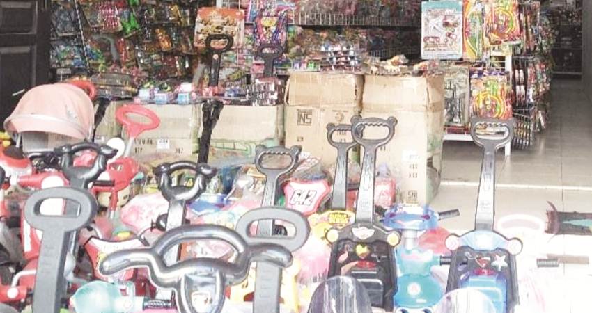 Salah satu toko mainan di Jl. HB. Jassin Kota Gorontalo.