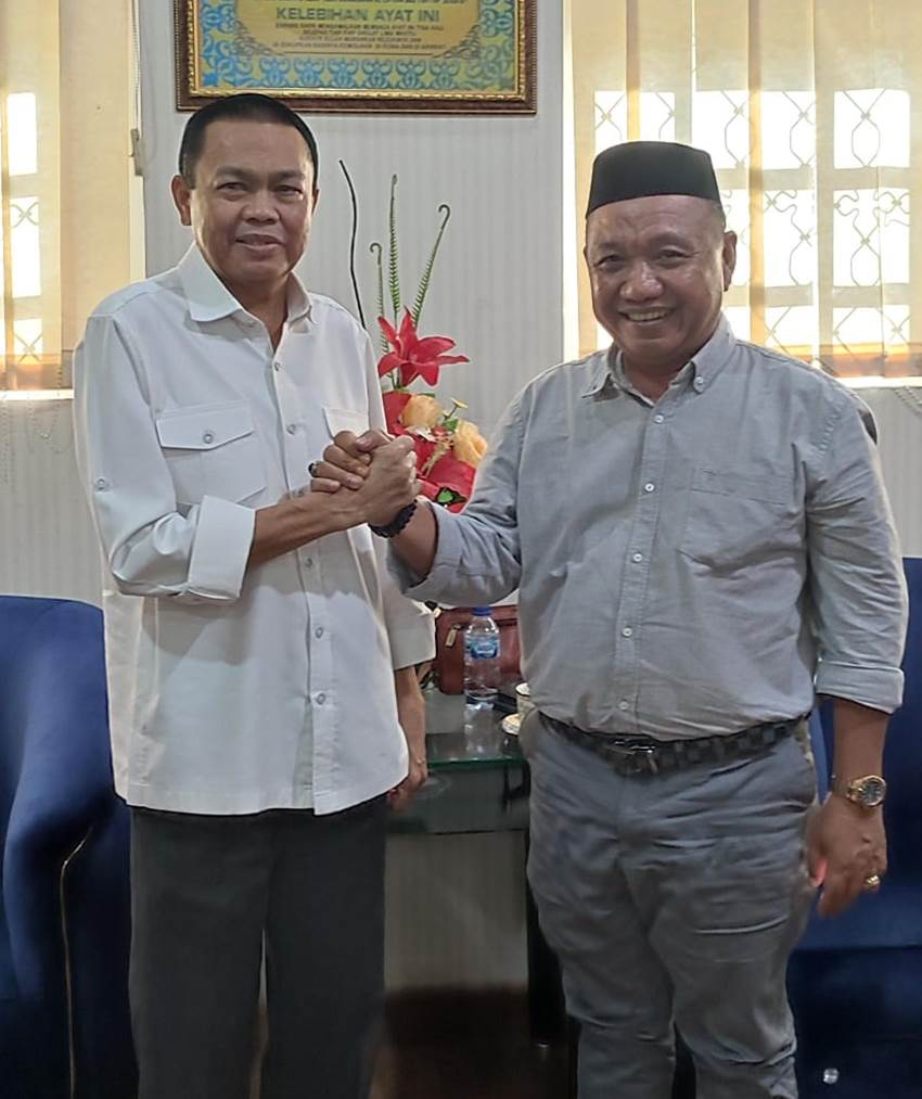 Politisi Nasdem, Rustam Akili saat bertemu dengan Ketua DPC Partai Demokrat Gorontalo, Arifin Djakani di limboto, Senin (20/5). (foto : istimewa)
