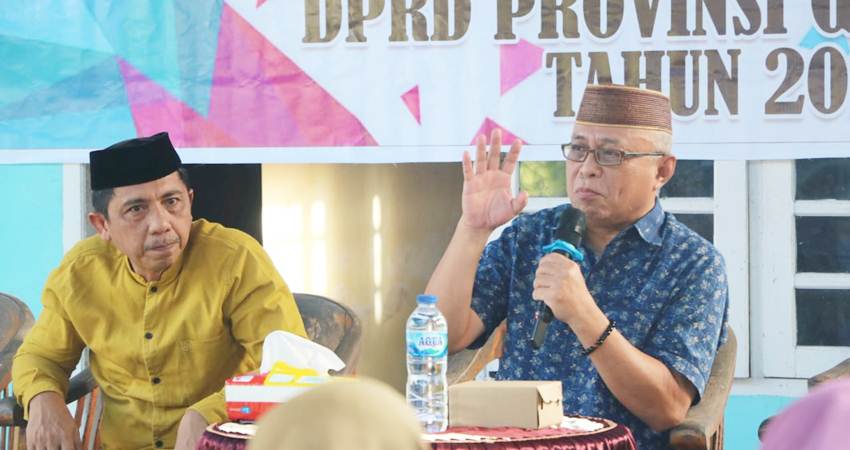 Wakil Ketua Deprov Gorontalo Sofyan Puhi saat sosialisasi Ranperda Miras di Desa Pantungo, Kecamatan Telaga Biru, Kabupaten Gorontalo, Selasa (30/4