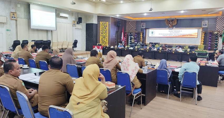 Rapat Pansus II DPRD Kota Gorontalo terkait Ranperda penanggulangan penyakit menular dan penyakit tidak menular, Selasa (30/4/2024) (F. Istimewa)