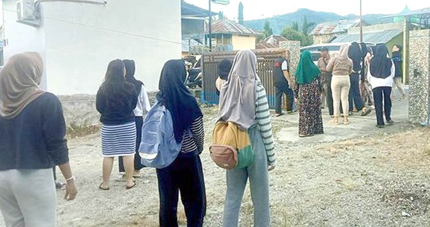 Suasana SMA Terpadu (SMAT) Wira Bhakti Gorontalo yang siswinya kabur dari asrama sekolah.