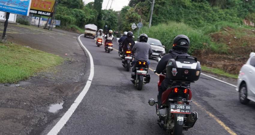 Anda Hobi Touring, Simak Tips Aman dan Nyaman dari Honda