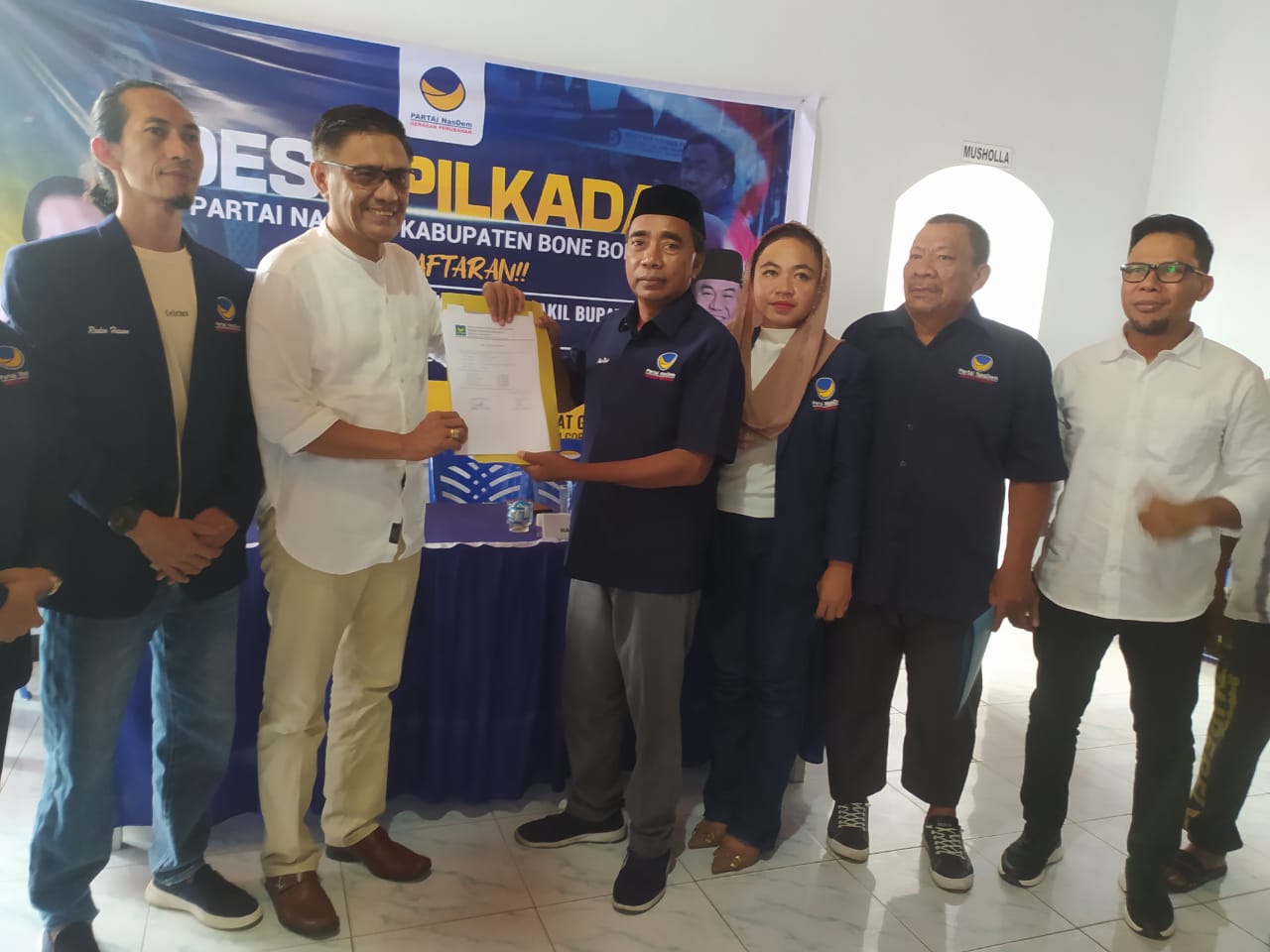 Amran -Irwan Kompak Berkemeja Putih Daftar ke Nasdem