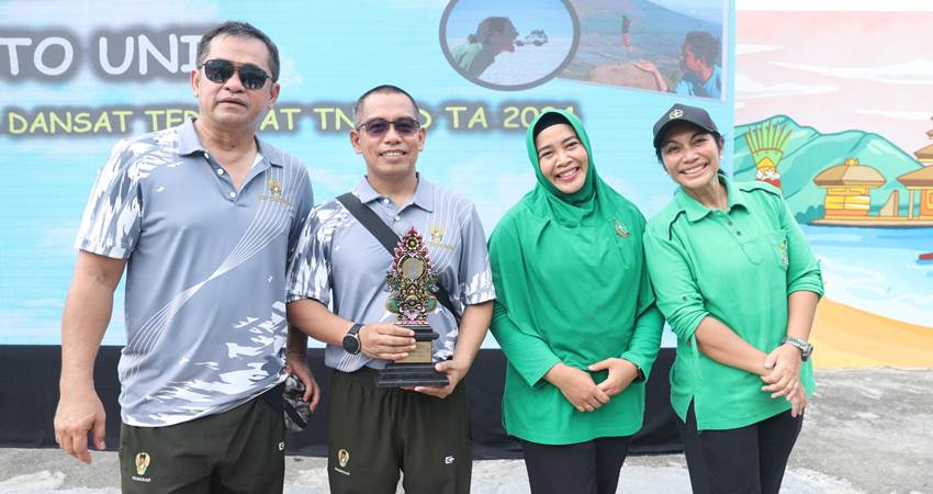 Apel Komandan Satuan di Bali, Ada Lomba Foto Unik, Dandim Gorontalo Bersama Istri Raih Juara
