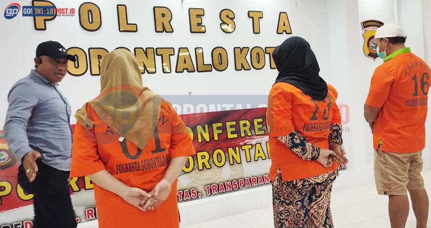 Satuan Narkoba Polresta Gorontalo Kota berhasil melakukan pengungkapan peredaran narkoba jenis shabu dan ganja, serta menahan tiga orang masyarakat Kota Gorontalo. (F. Natha/ Gorontalo Post)