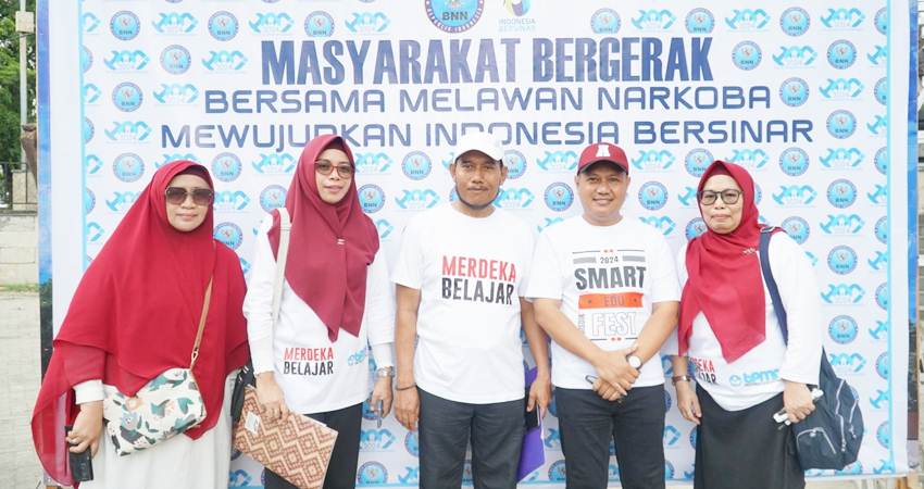 Sekretaris DPRD Kota Gorontalo NR. Monoarfa menghadiri Smart Edu Fest yang dilaksanakan di Lapangan Taruna Remaja Kota Gorontalo, Sabtu (8/6/2024). (F. Humas Dekot)