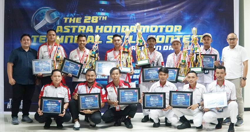 JUARA - Para pemenang Honda Regional Technical Skill Contest 2024 yang diselenggarakan PT. Daya Adicipta Wisesa. (foto : dok / daw)