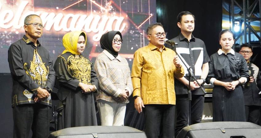 Di dampingi Sekda Kota Gorontalo, Ismail Madjid, Wali Kota Gorontalo, Marten Taha dan Wakil Wali Kota Gorontalo, Ryan F. Kono menyampaikan pidato terakhir mereka jelang akhir masa jabatan, Sabtu (1/6/2024). (Foto: Prokopim)