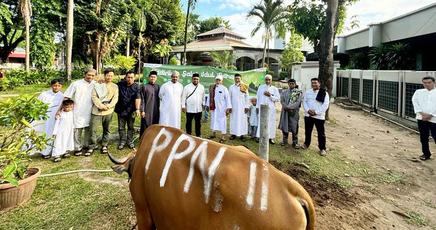 Penyaluran hewan kurban oleh PT Pertamina Patra Niaga Sulawesi, dalam rangka Iduladha 1445 Hijriah. (foto : dok