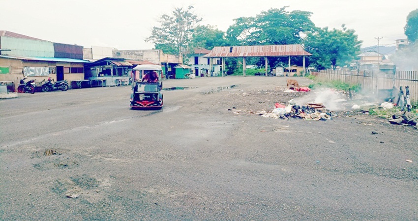 Eks Terminal 42 Andalas Kota Gorontalo mirip kota mati, nampak tidak ada tanda-tanda kehidupan di dalam kawasan eks terminal tersebut. (Foto: Jalal/Gorontalo Post).